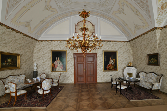 Zámek Zákupy - sál císařovny Marie Terezie - předsálí svatebního sálu