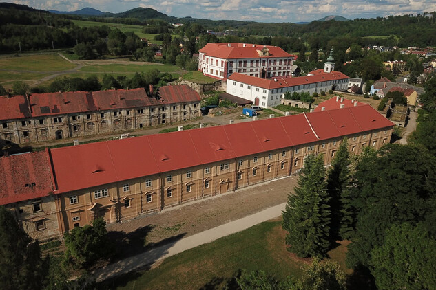Pohled na hospodářský dvůr